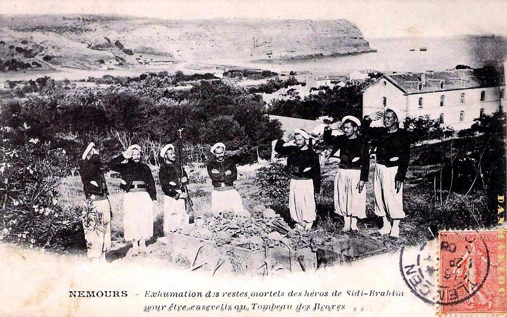 NEMOURS - EXHUMATION DES BRAVES DE SIDI-BRAHIM - 1908.jpg